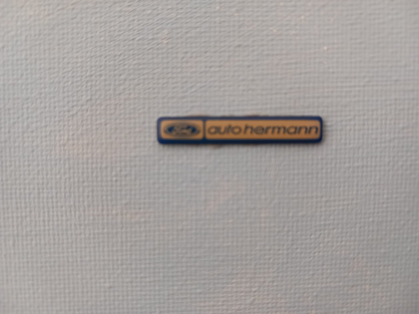 Besonderes Detail: Original Pin aus der Entstehungszeit des Ford 17M P 3